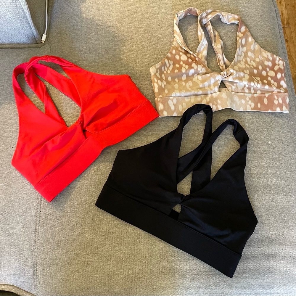 LOT of Fabletics oasis twist sports bras size medium